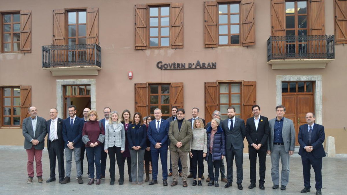Els participants en la comissió bilateral celebrada ahir a la Val.