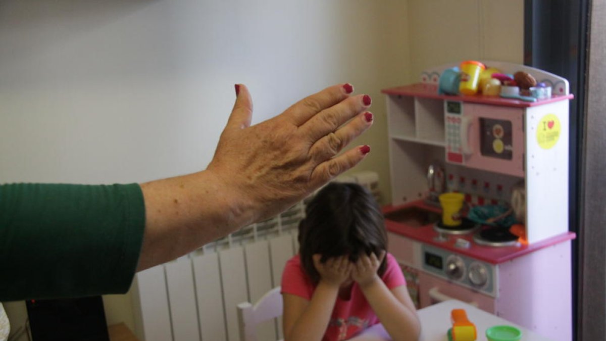 La violència familiar, la més comuna entre els menors.