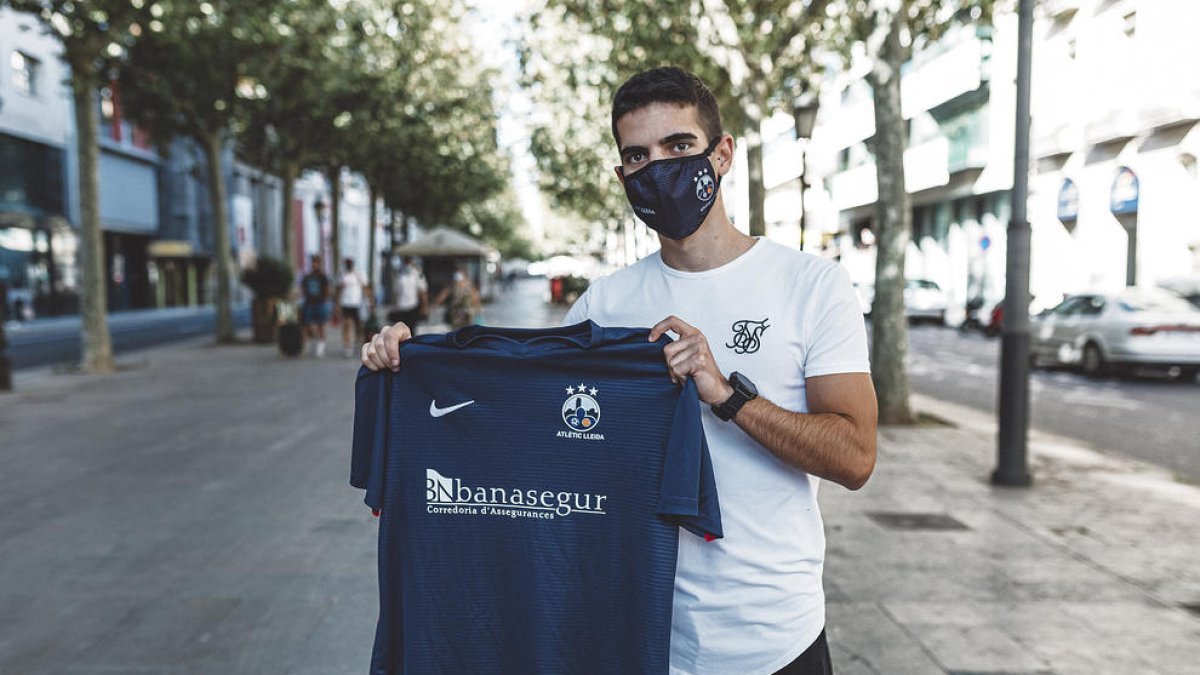 Refuerzo para el At. Lleida - El centrocampista Guillem Porta es el nuevo refuerzo del At. Lleida. El futbolista de Vila-sana, de 21 años, ha jugado las dos últimas temporadas en el Binéfar, equipo de la Tercera división aragonesa. “Cuando ...