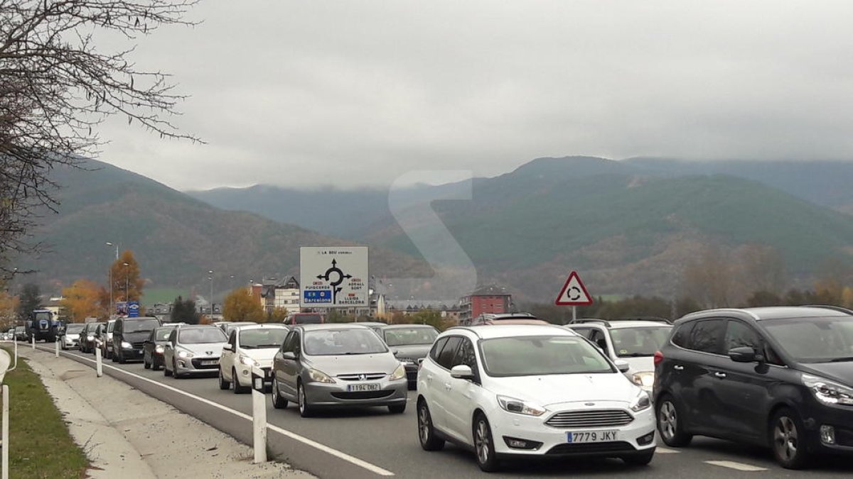 Cues de fins 14 quilòmetres per entrar a Andorra