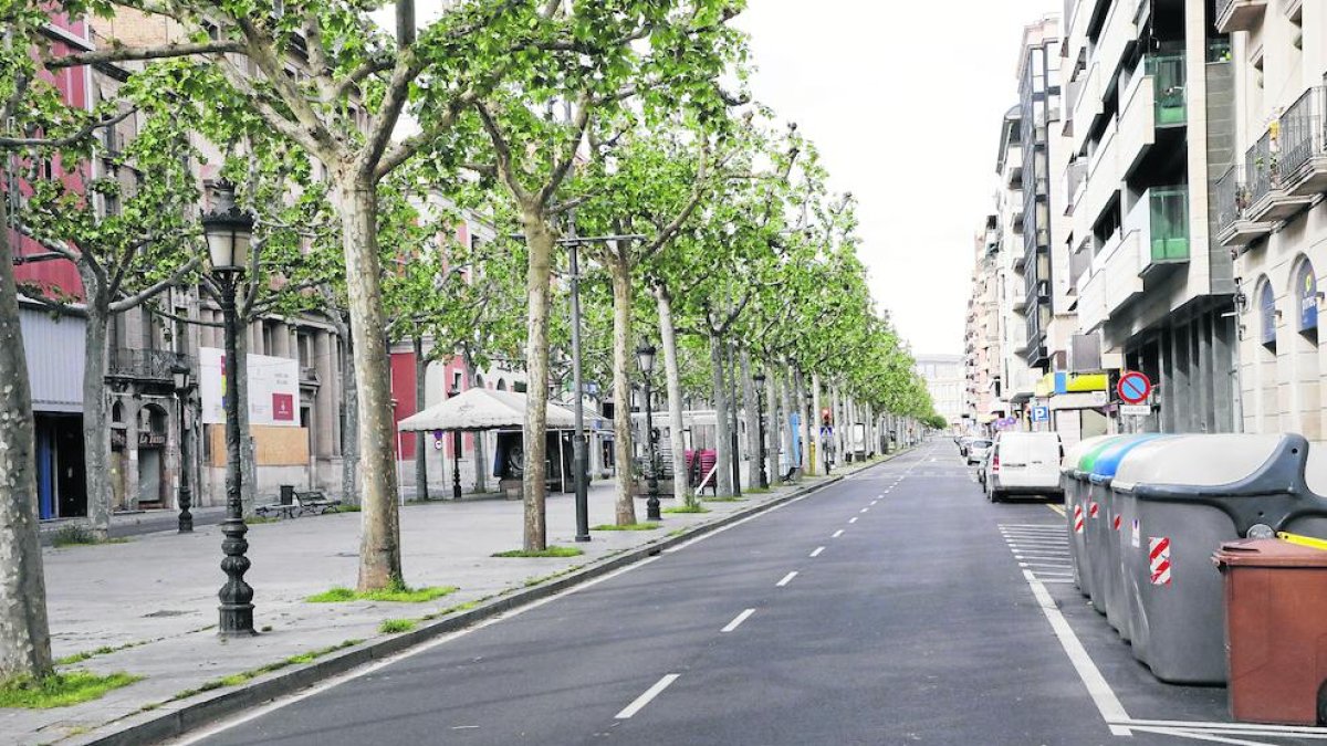 Imatge de la rambla Ferran totalment buida, ahir.