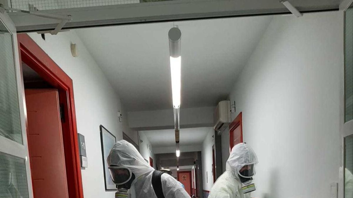 Los trabajos de desinfección de la residencia Comtes d'Urgell de Balaguer