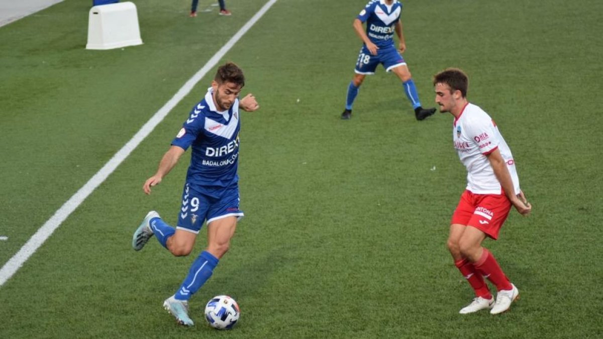Gran triunfo del Lleida en Badalona con dos goles de Fernando Cano