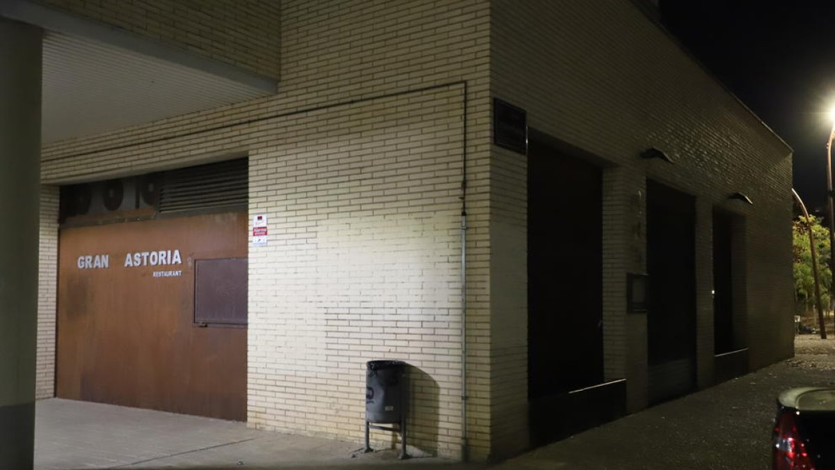 La Urbana va sorprendre la nit de dissabte més de mitja dotzena de persones al Gran Astoria.