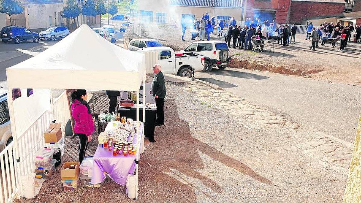 Els preparatius de la Festa de l’Oli de l’Abi a primeres hores del matí d’ahir.