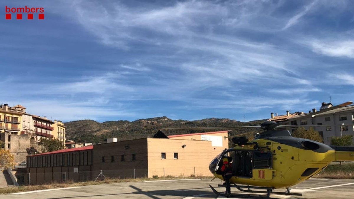 El helicóptero de los GRAE que rescató ayer a la joven.