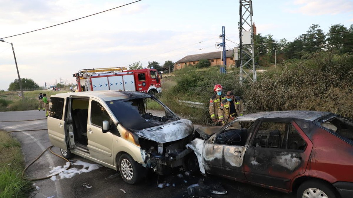 Cinco heridos en una colisión entre dos vehículos en La Bordeta