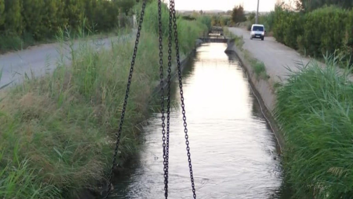 Muere el conductor de un turismo que ha caído al canal de Urgell a la altura de Puigverd de Lleida