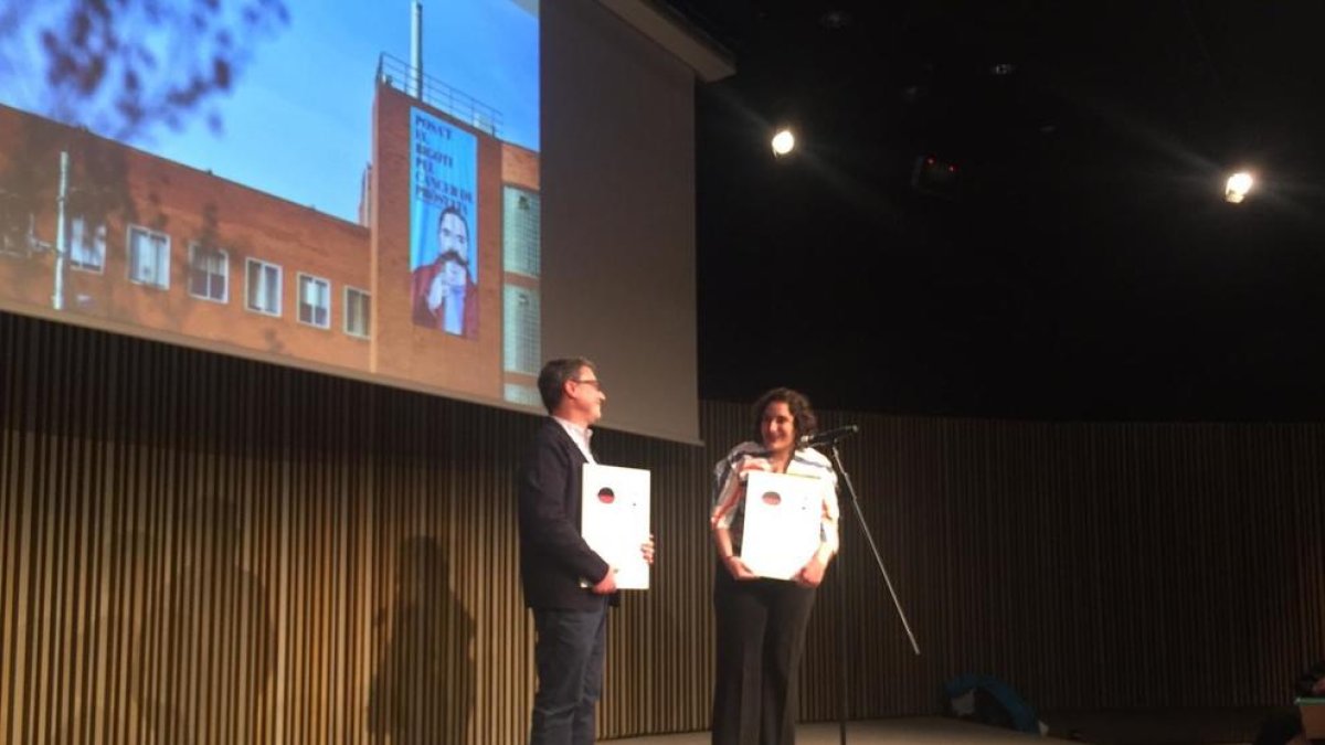 Moisés Mira y Roser Sanjuan recogieron ayer en Barcelona el premio por el proyecto leridano.