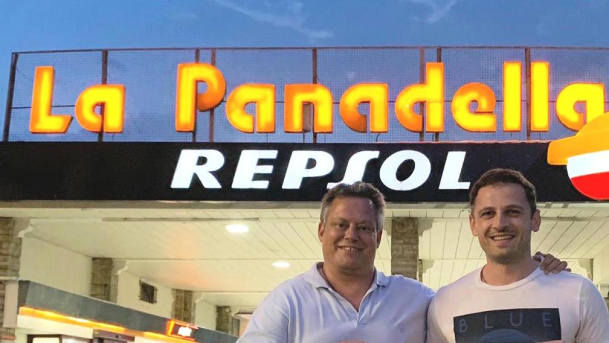 Josep Tosquella, juntament amb el nou fitxatge, Bachana.