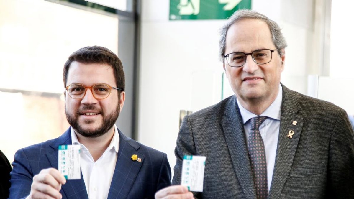 Aragonès i Torra van coincidir ahir a l’acte d’inauguració de l’estació Zona Franca, a Barcelona.
