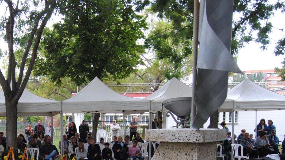 La ofrenda floral se llevará a cabo en el parque.