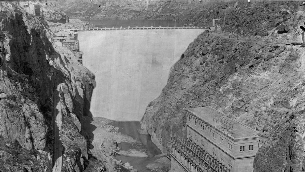 Imatge de la presa de la central de Camarasa el 1920.