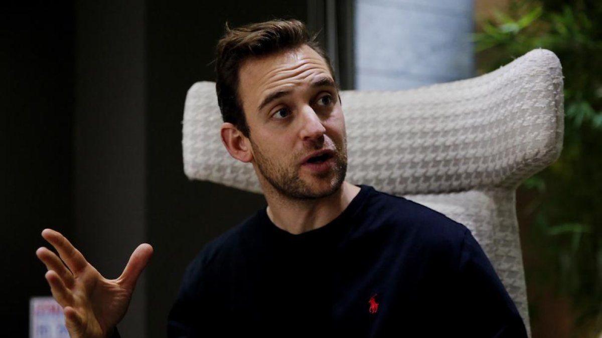 Dicker va tenir ahir un encontre telemàtic amb mitjans espanyols.