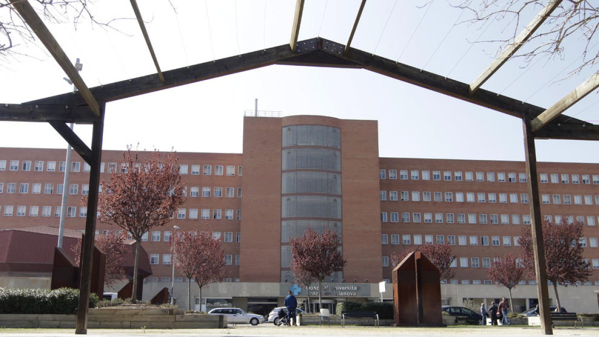 Vista de l’exterior de l’hospital Arnau de Vilanova de Lleida.