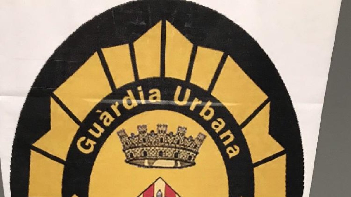 La Guàrdia Urbana li va confiscar marihuana, cocaïna i heroïna.
