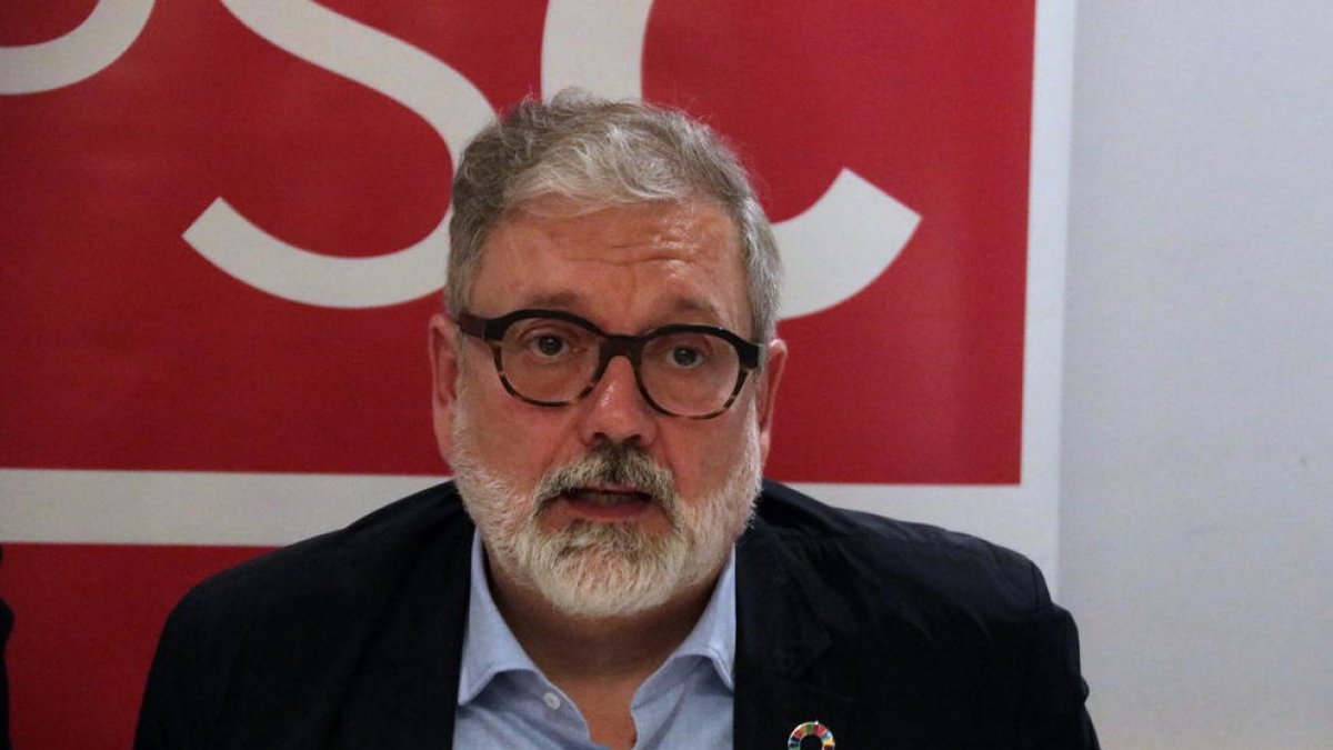 Larrosa acusa al gobierno municipal de culpar al PSC para justificar su 