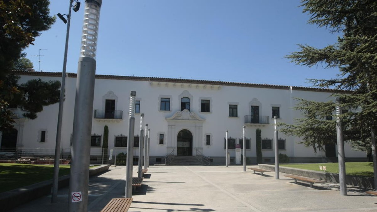 Uno de los edificios de la ETSEA de la UdL.
