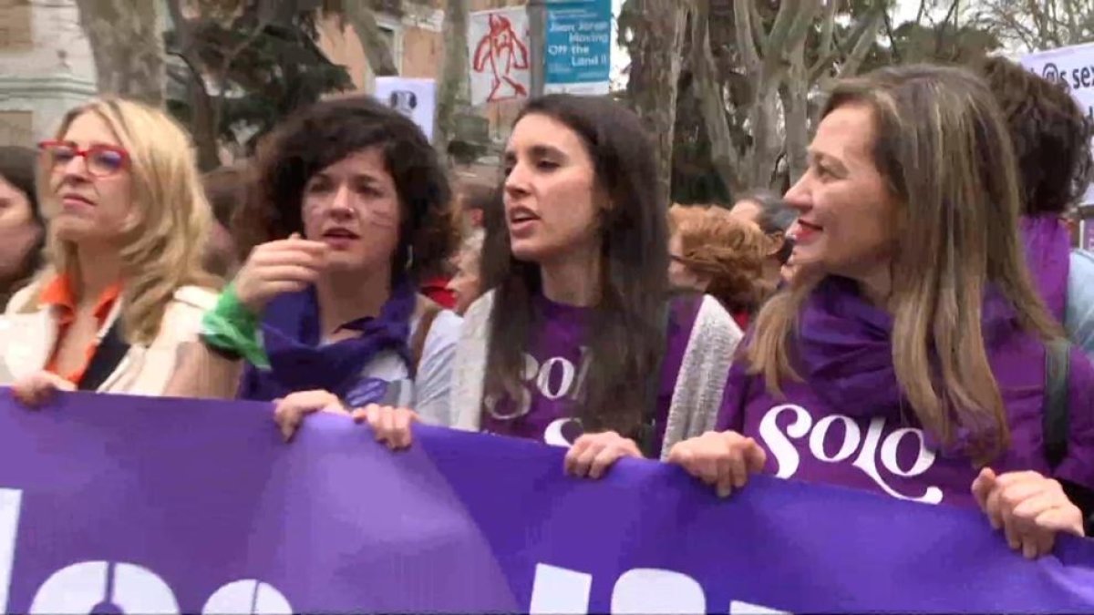 Imagen de la participación de Montero en la marcha del 8-M.