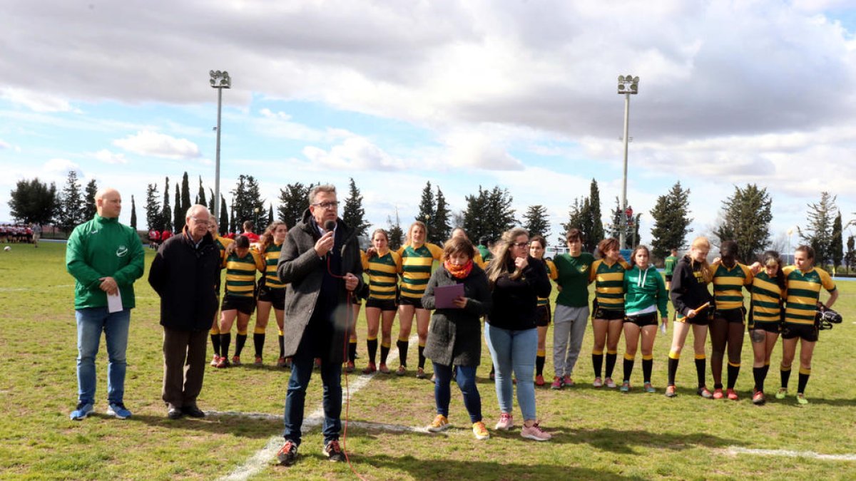Lectura ayer del manifiesto en el campo del Inef Rugbi Lleida.