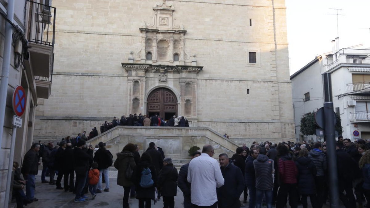 Decenas de personas dan su último adiós a Núria Borràs en Les Borges