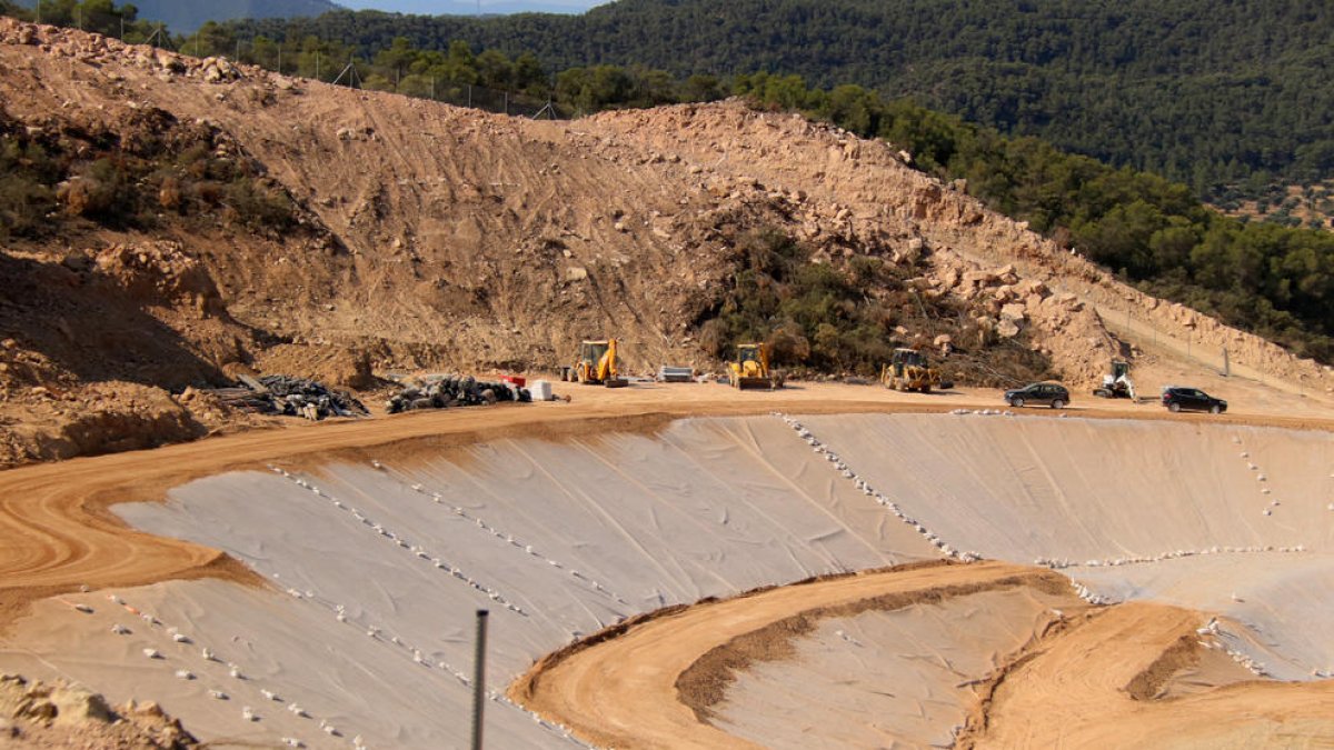 Els primers residus van arribar dijous passat a l’abocador industrial de Riba-roja.