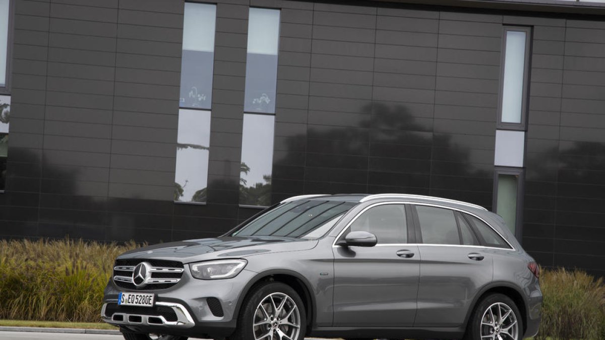 La tecnologia híbrida endollable desembarca en els Mercedes GLC