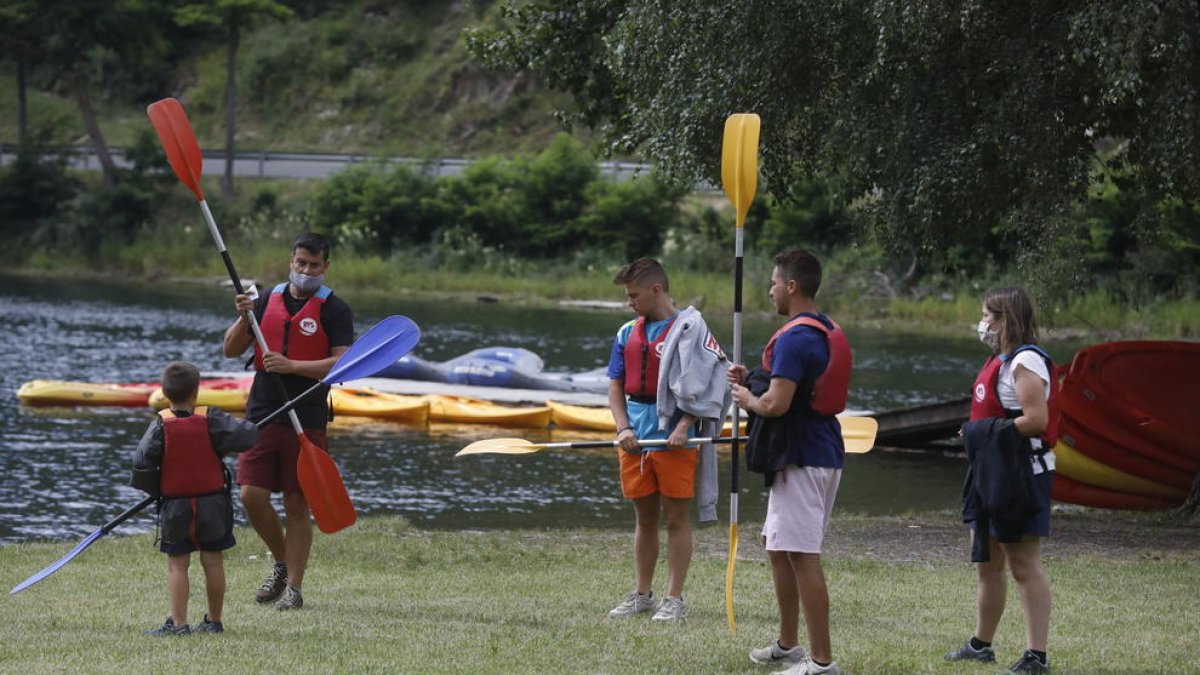 Esports d’aventura a ple rendiment a partir del dia 15 - Els esports d’aventura preveuen treballar a ple rendiment a partir del dia 15. El responsable del sector al Sobirà, Flòrido Dolcet, va explicar que el 90% de les empreses s’han reacti ...