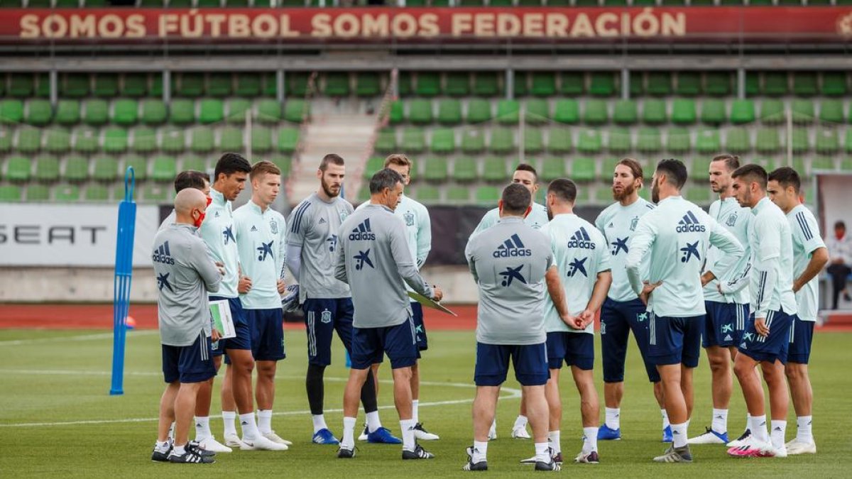 Luis Enrique, durant la sessió d’entrenament d’ahir.