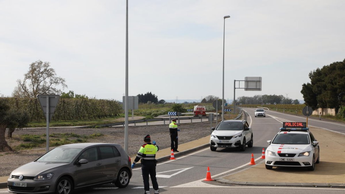 Imagen de uno de los controles en carretera de los Mossos.