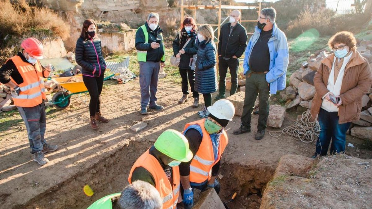 Los trabajos comenzaron este lunes y ayer los expertos descubrieron el esqueleto de un niño.