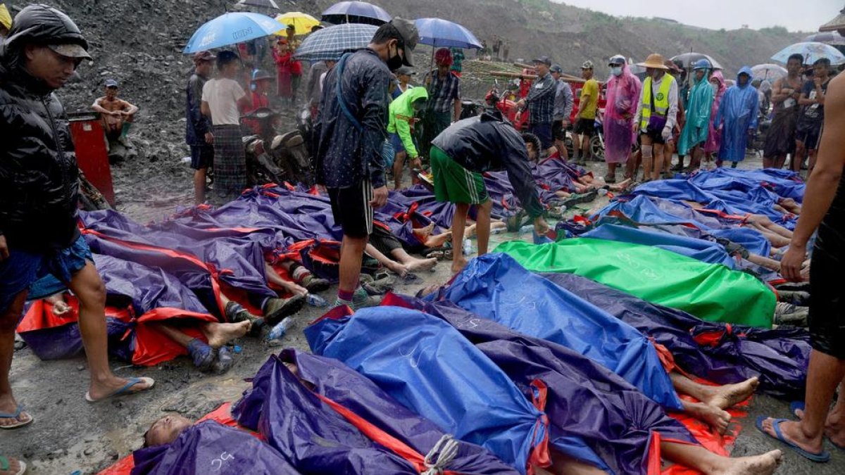 Al menos 126 los muertos por un deslizamiento de tierras en Birmania