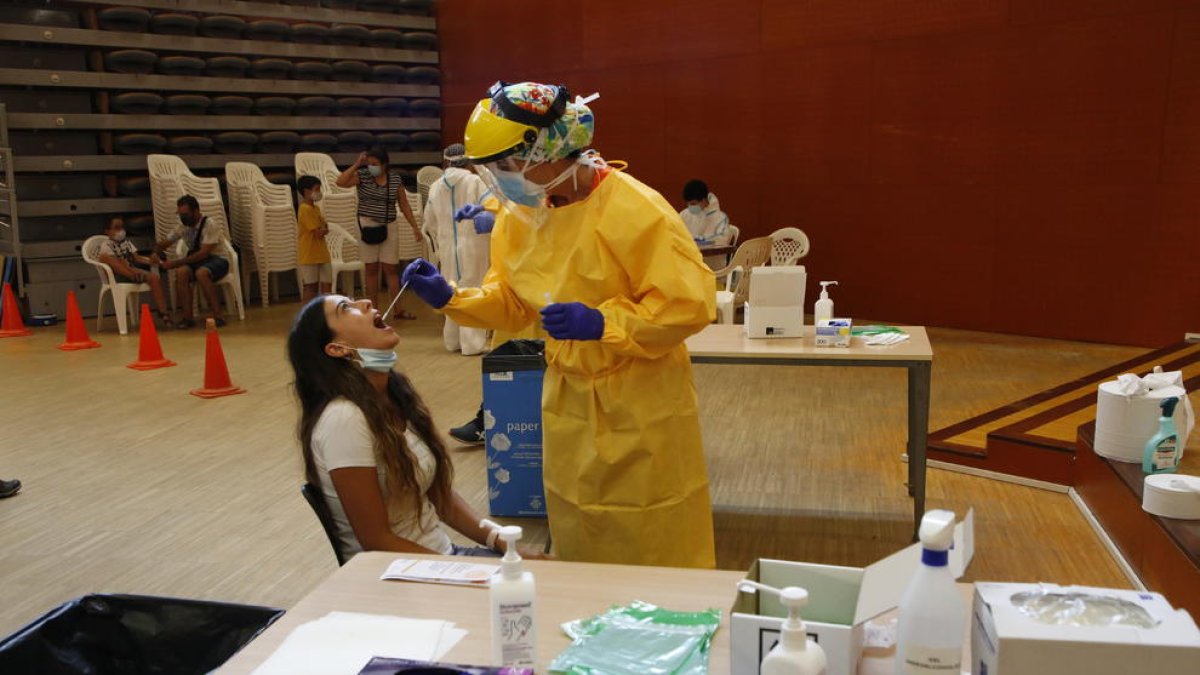 Un total de 618 personas se han hecho la PCR voluntariamente en los cribajes masivos en la capital.