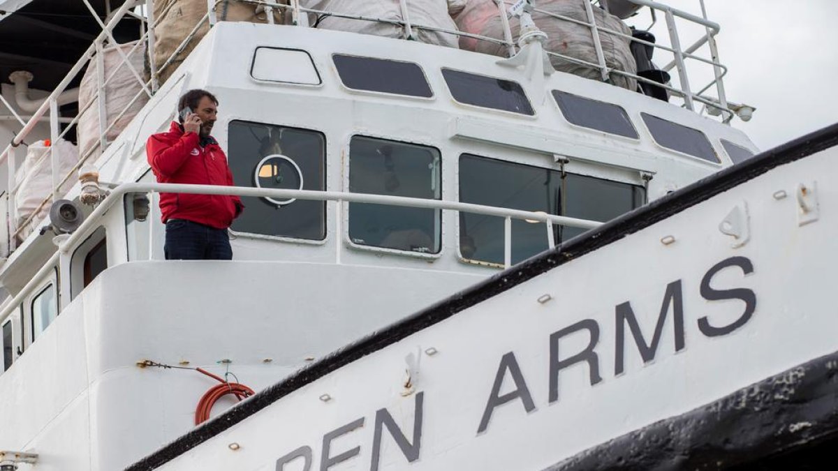 El vaixell va portar ajuda humanitària als refugiats.