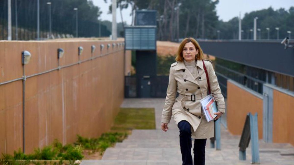 Carme Forcadell, en una salida de la cárcel en febrero.
