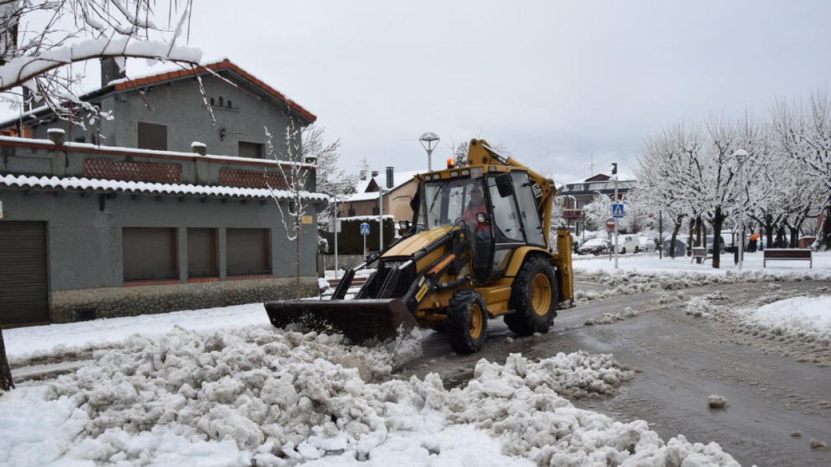 El Glòria arriba al Pirineu i deixa 2.000 abonats sense llum i fins a 80 cm de neu