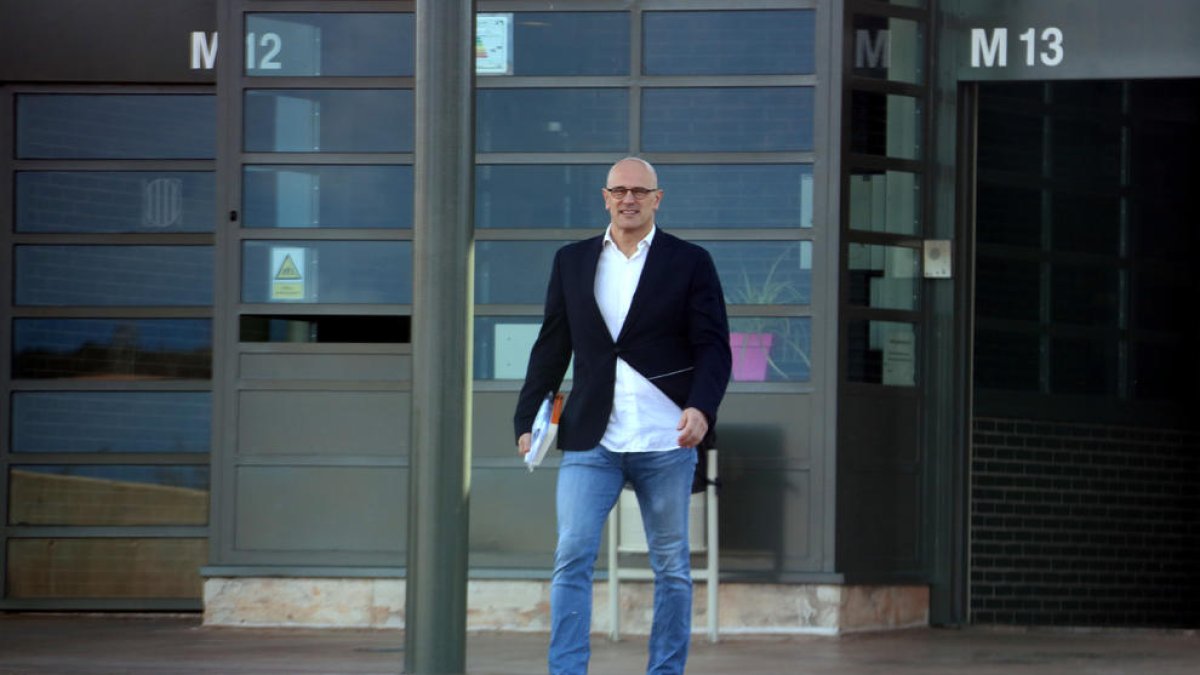 Raül Romeva, conseller de Exteriores en el Govern de Carles Puigdemont, ayer, al salir de Lledoners.