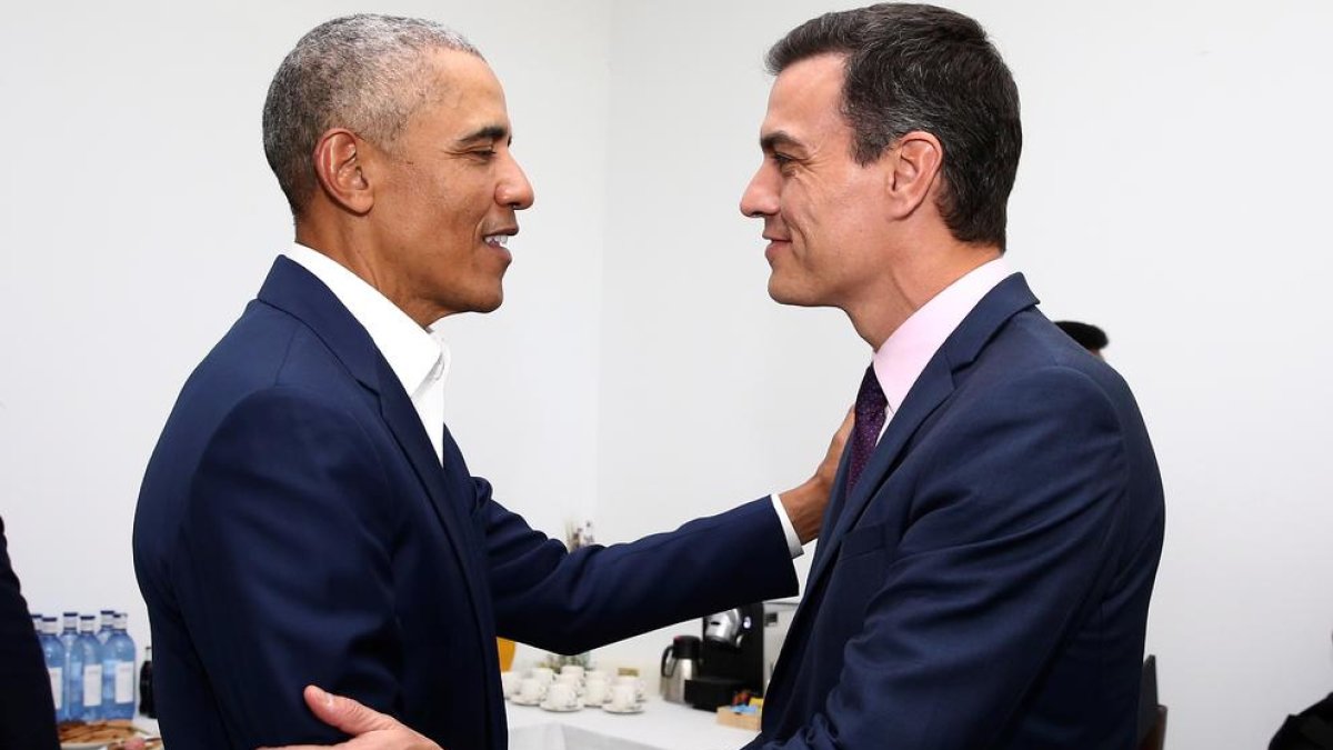 El presidente del Gobierno se reunió ayer en Sevilla con el expresidente de EEUU Barack Obama.