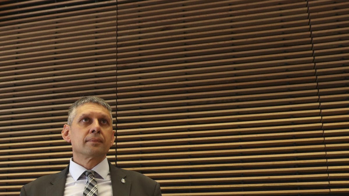 L’inspector en cap José Ángel Fuentes Gago assenyala Rajoy i Díaz.