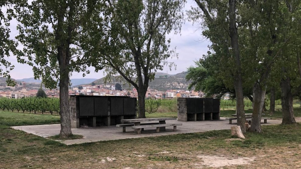 La zona de barbacoas de La Granja d’Escarp
