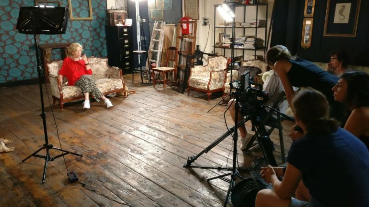 La serie arranca en el año 1896 y recorre la historia del cine hasta la década de los años 50.