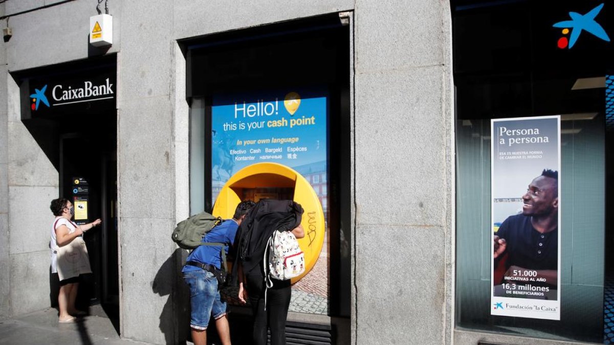 Una oficina de CaixaBank