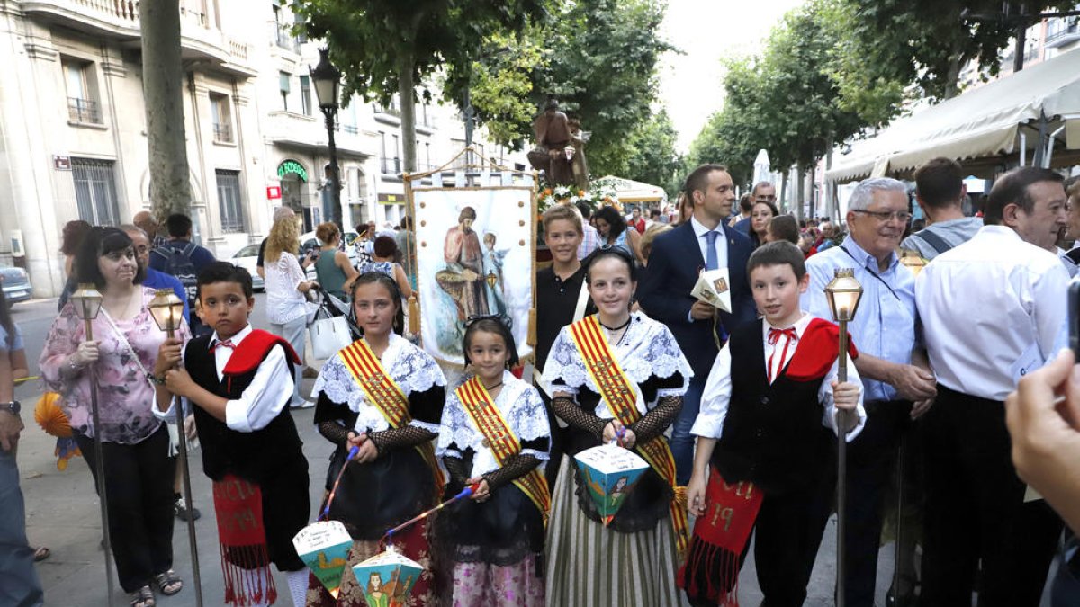 Nens a la romeria dels Fanalets de Sant Jaume de l’any passat.