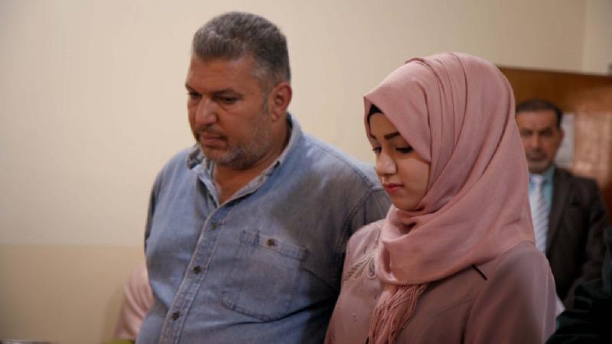 Una pareja asignada por un clérigo musulmán, que en este tipo de matrimonio actúan de proxenetas.