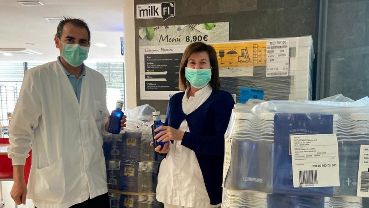Mahou San Miguel dóna cinc palets d'aigua a l'Arnau i 500 bates als CAP de Lleida