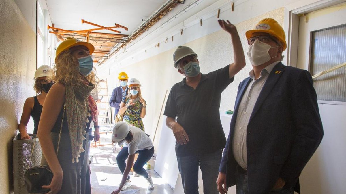 Bargalló visitó ayer las obras del instituto Ribera del Sió de Agramunt.