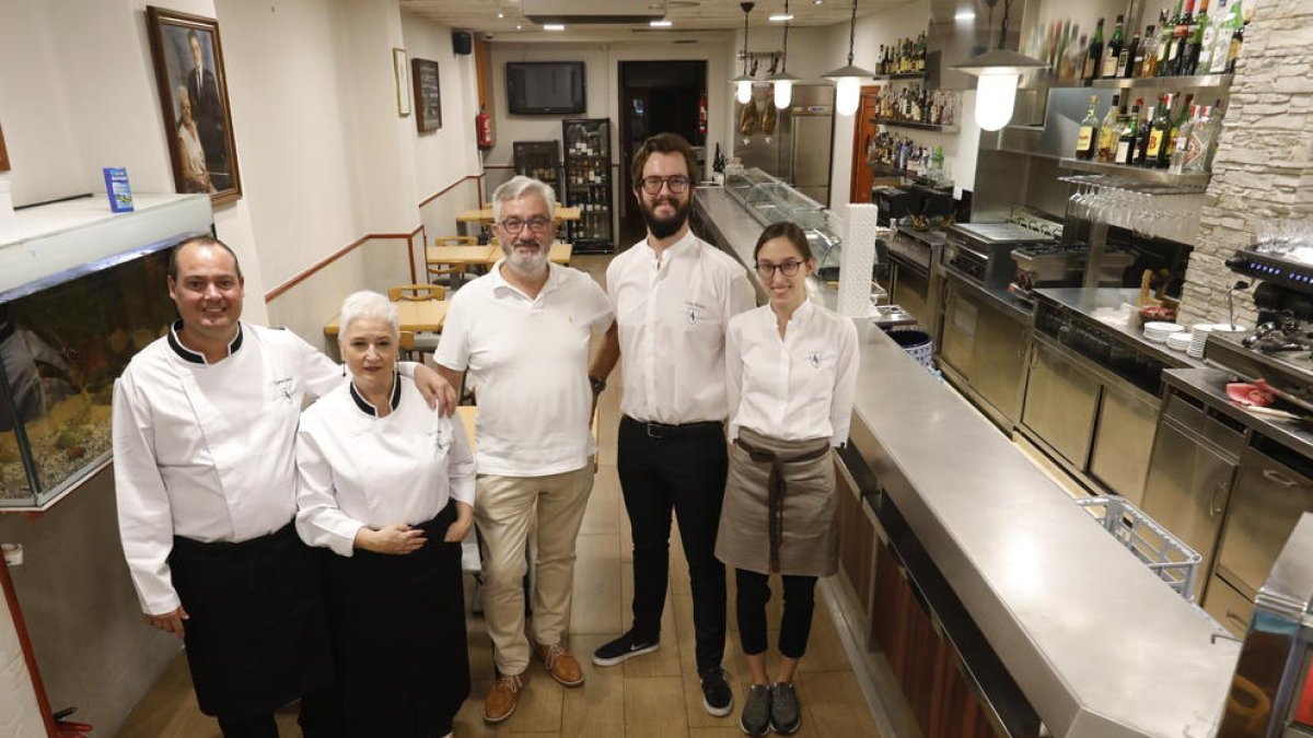 L’equip del nou restaurant Bellera, que podria obrir les portes aquesta mateixa setmana.