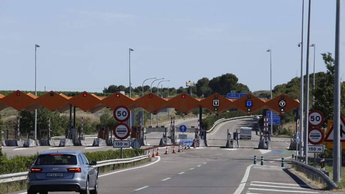 Imagen de archivo del peaje de la autopista AP-2 en Lleida.