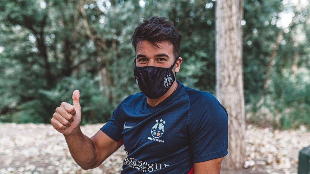 Albert Juclà con la camiseta del Atlètic Lleida.