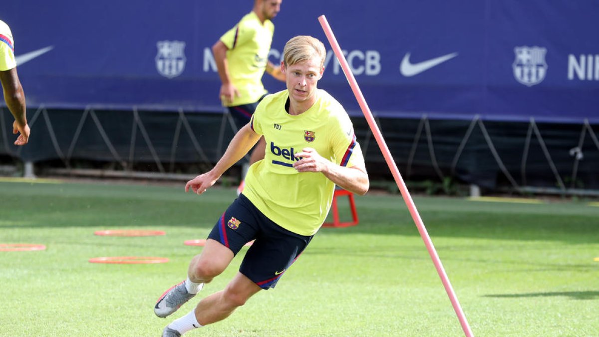 Frenkie de Jong durante el entrenamiento del FC Barcelona.